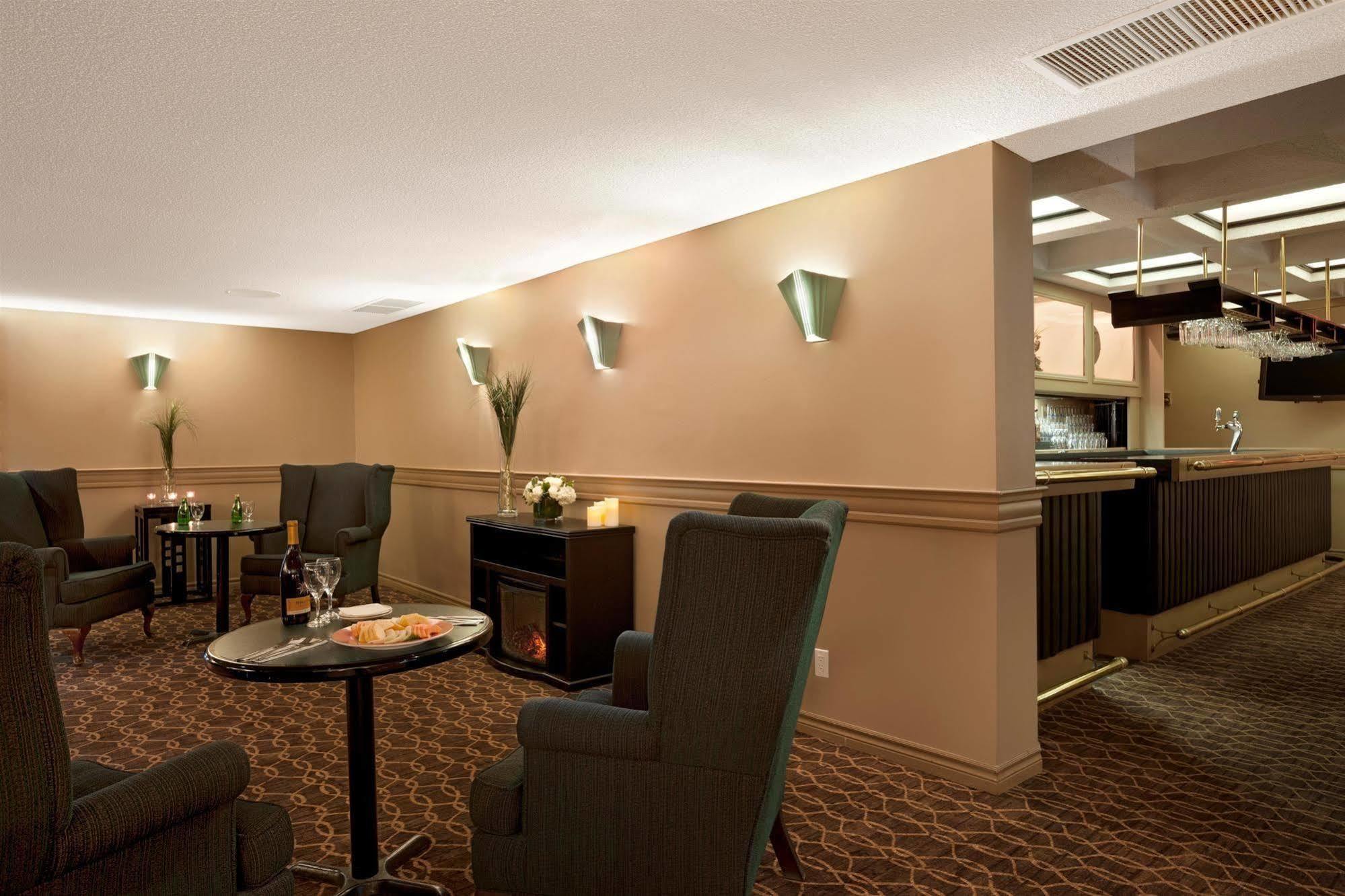 Travelodge By Wyndham Ottawa West Exteriér fotografie