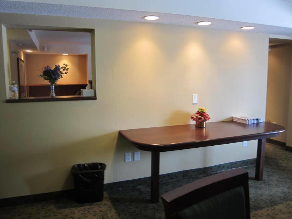 Travelodge By Wyndham Ottawa West Exteriér fotografie